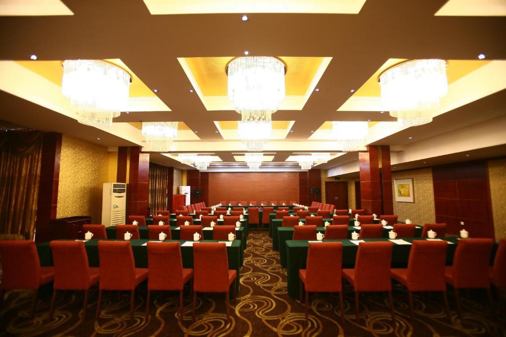 Luoyang Grand Hotel Бизнес фото