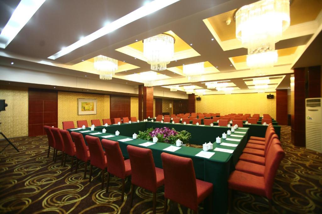 Luoyang Grand Hotel Бизнес фото