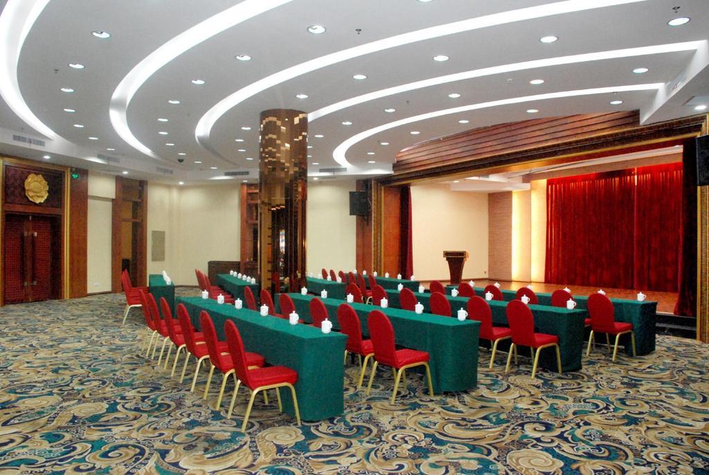 Luoyang Grand Hotel Бизнес фото